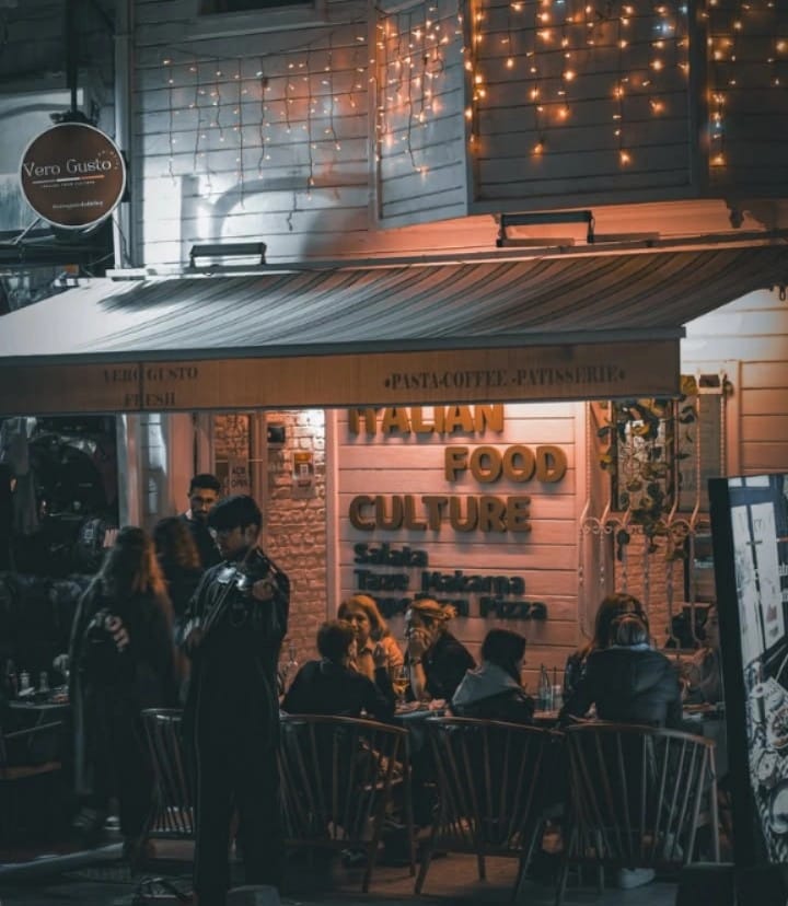 Restoranın açılış döneminden kare